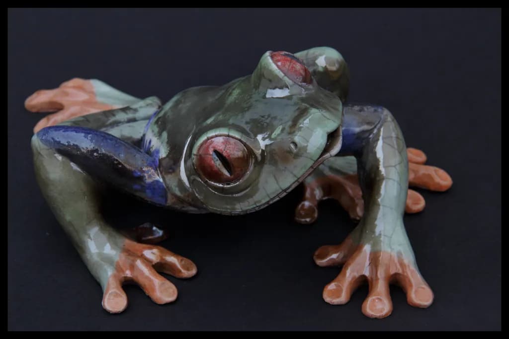 Ceramic Tree Frog Glare
