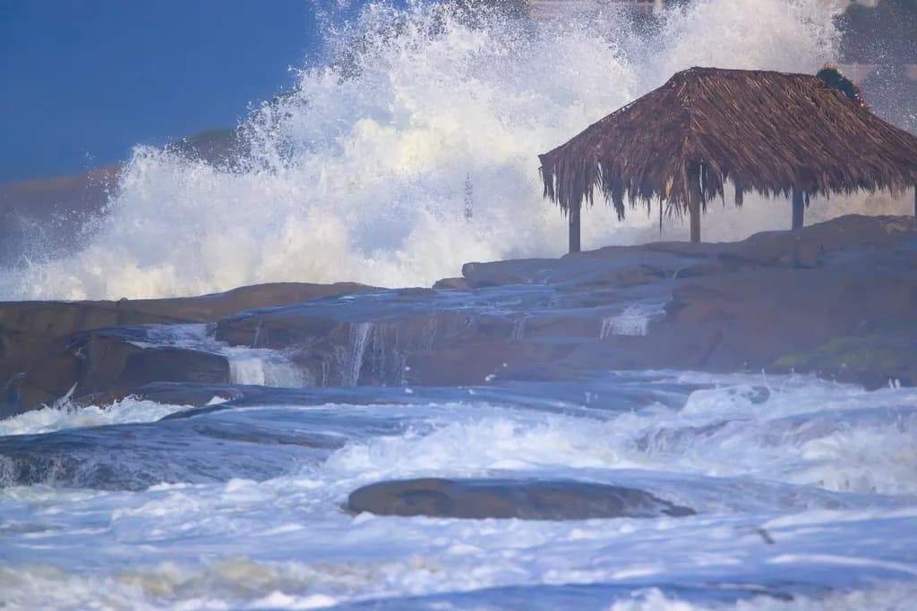 Whispers of the Ocean: A Serene Retreat Amidst the Roaring Waves