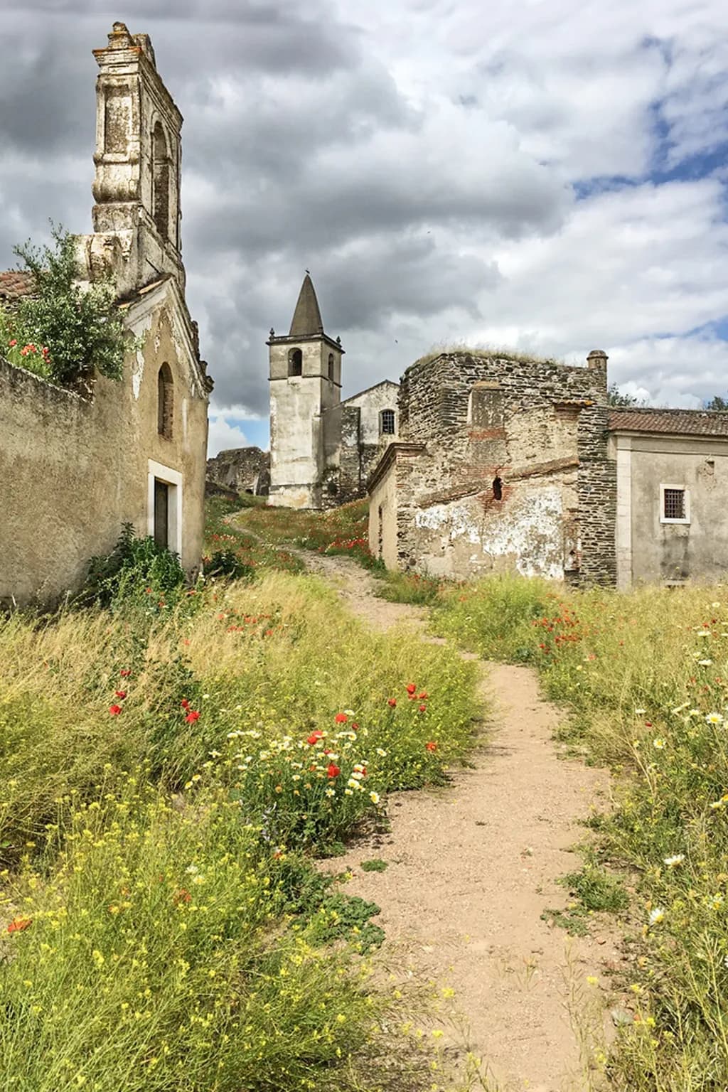 Path to Juromenha Ruins