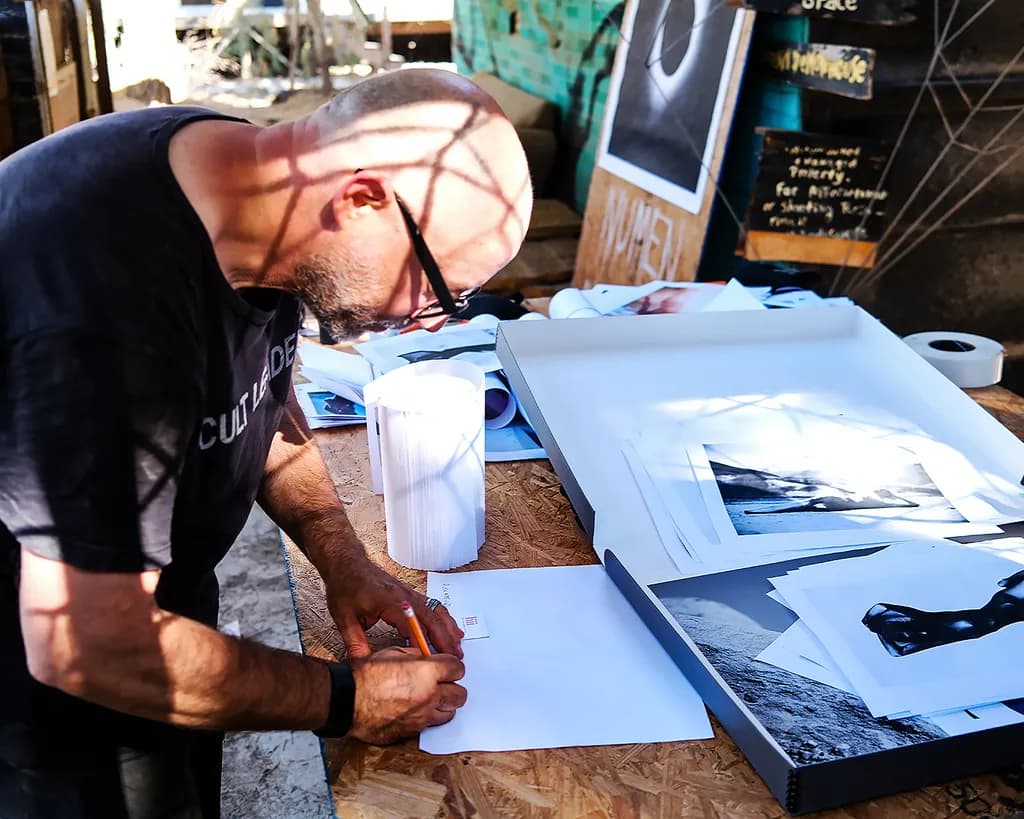 Art Signing Session